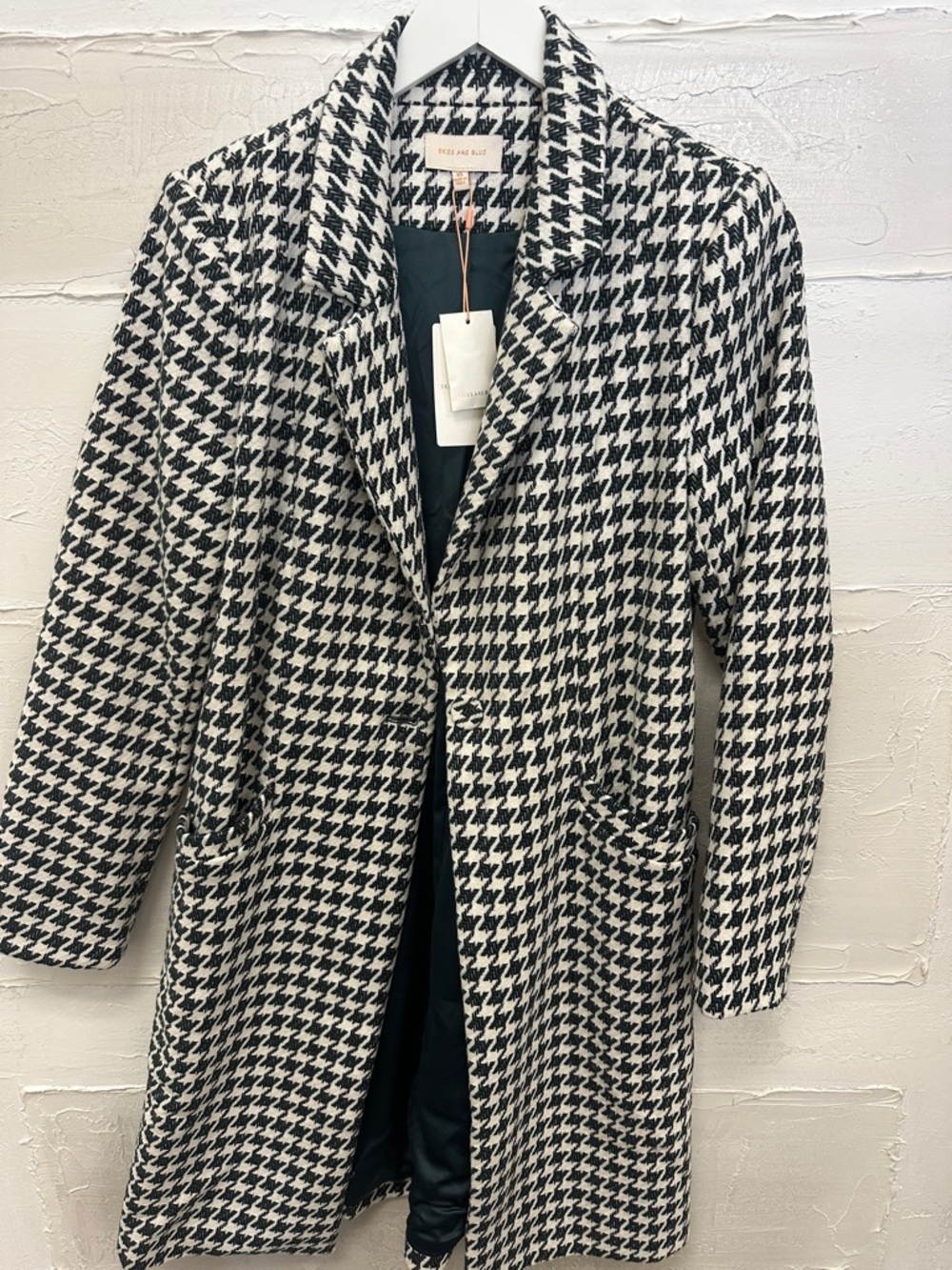 New w tags. Skies are Blue houndstooth jacket XS